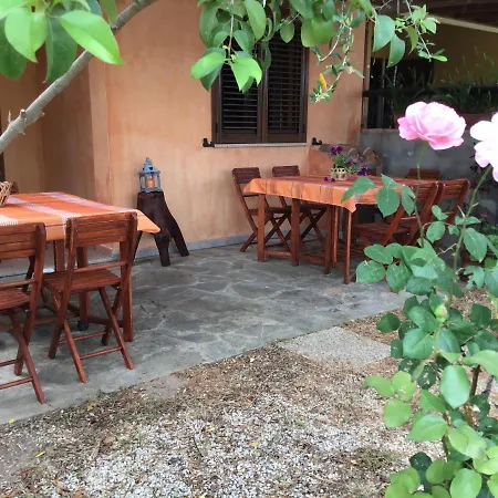 بيت ضيافة Donna Violante Porto Corallo فيلابوتزو