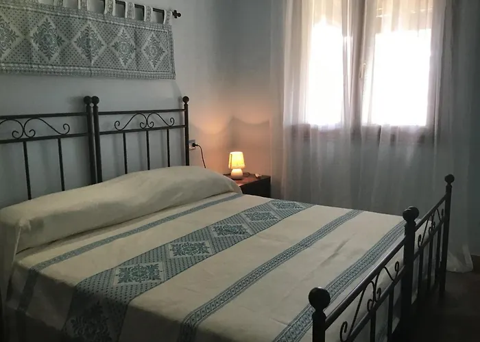 Πανσιόν Donna Violante Porto Corallo 3*