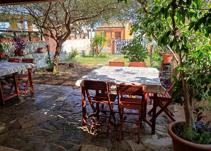 Πανσιόν Donna Violante Porto Corallo