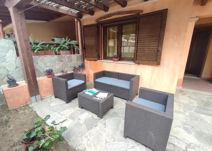 Konukevi Donna Violante Porto Corallo 3*
