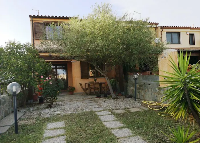 Πανσιόν Donna Violante Porto Corallo 3*